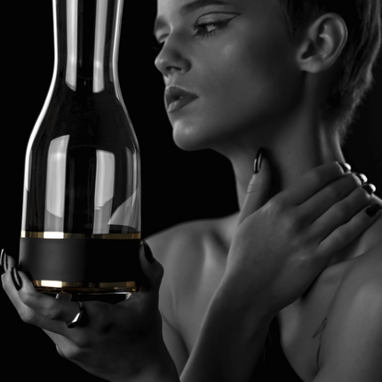 Delight Black hand-painted crystal water carafe 850 ml