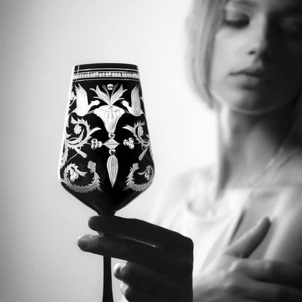 Black hand-engraved crystal red wine glass 350 ml