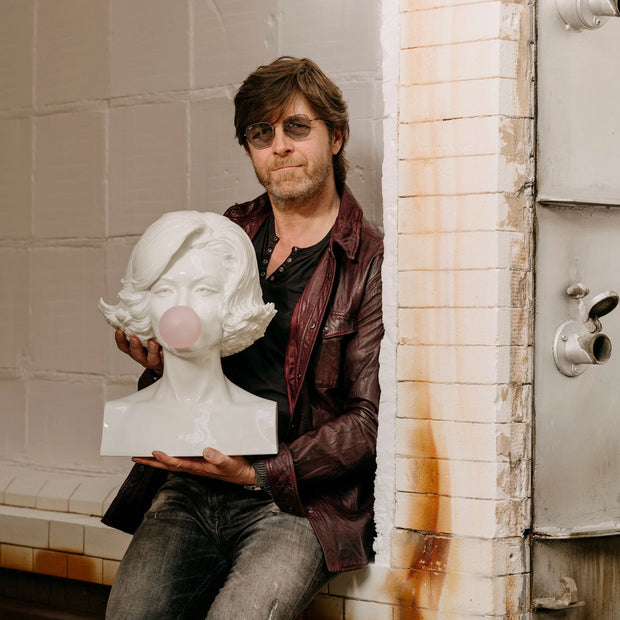 <strong>MICHAEL MOEBIUS</strong>